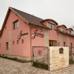 Jasmin Dental&Pension Mosonmagyaróvár - Épület külső fotó