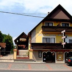 Fekete Macska Panzió Balatonkeresztúr - panzió front