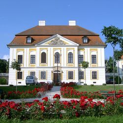 MTA Kastélyhotel Erdőtarcsa - Kastély főbejárat